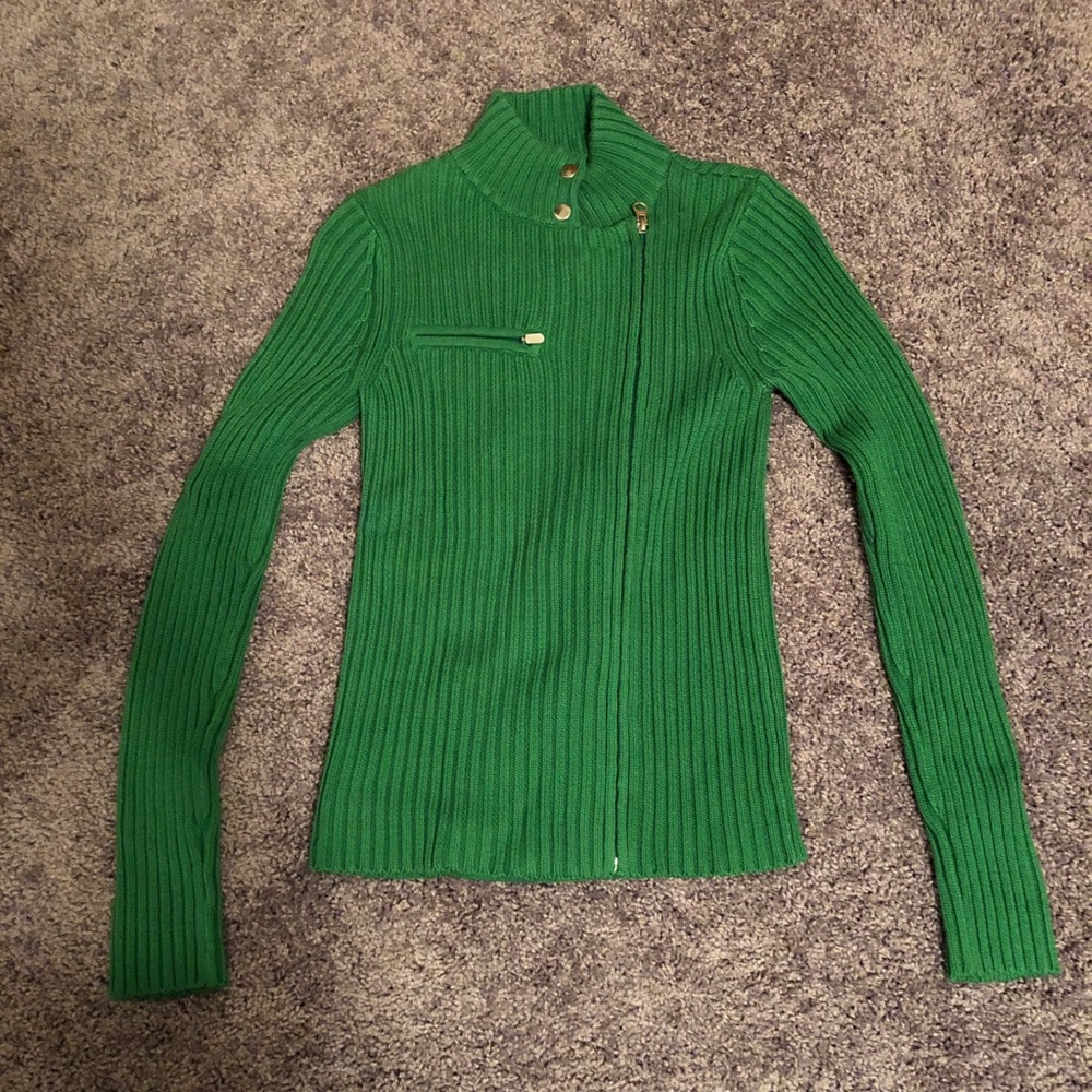 Zip up clover green sweater with zip up pocket